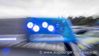 Autos werden mit einer unbekannten Flüssigkeit begossen und beschädigt