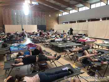 Les naufragés du camping Pachacaïd de La Môle dans l’attente au gymnase de Bormes-les-Mimosas