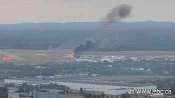 Crash of twin-engine plane at Thunder Bay airport leaves 1 dead