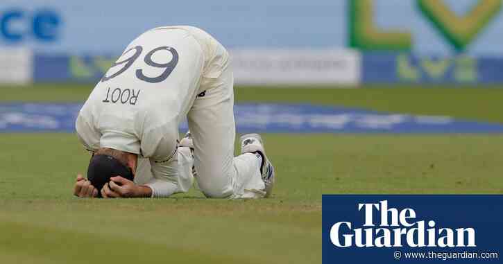 Chris Silverwood urges England to ‘clear their minds’ after second Test defeat
