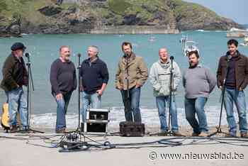 Openluchtcinema op binnenkoer kasteel