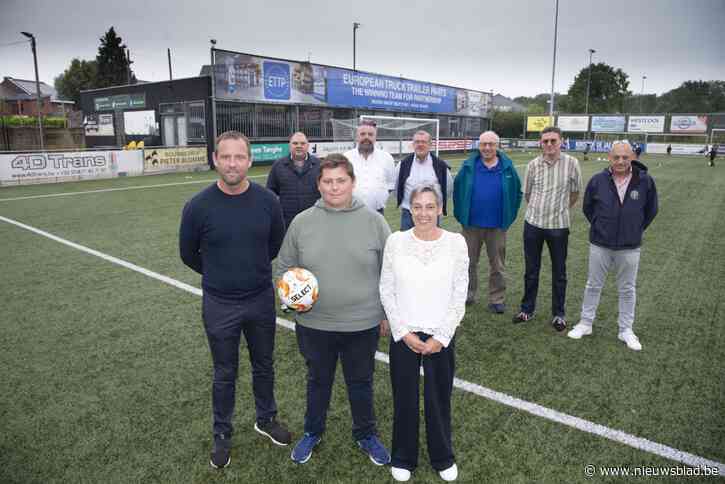 Voetbalclub steunt maagverkleining van Ian (16) met benefiet: “Extreem overgewicht stond zijn grote droom in de weg”