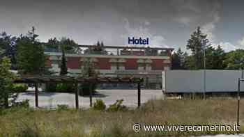 Vaccinazioni nelle aziende di Matelica, a disposizione i locali dell'ex hotel Massi - Vivere Camerino