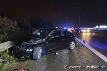 Dubbele crash op E17: vijf inzittenden naar ziekenhuis