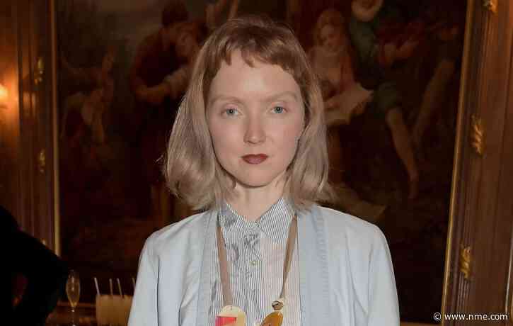 Lily Cole apologises for posing in a burka on Instagram