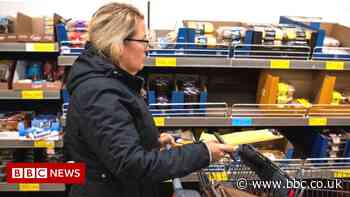 US increases food stamp aid for poorer Americans - BBC News
