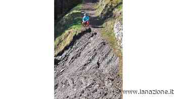 Prato Fiorito, sentiero a rischio crollo. Torna l'incubo di dieci anni fa - La Nazione