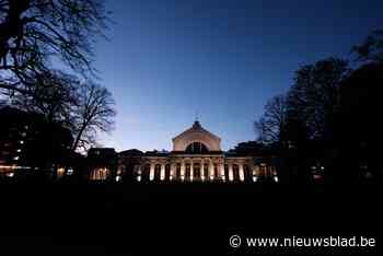 Wandelen in ’t stad bij avondlicht: Groot Licht vzw stippelde zes routes uit