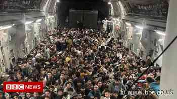 Afghanistan: Striking image captures Kabul exodus