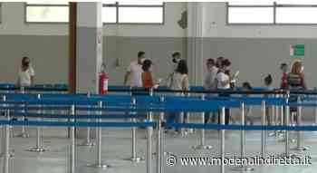 Modena, tanti ragazzi e bambini all'hub per il vaccino senza prenotazione. VIDEO - modenaindiretta.it