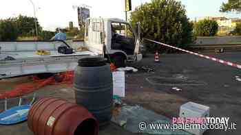 Incidente in viale Regione Siciliana, col furgone contro un mezzo fermo per lavori: morto un uomo - PalermoToday