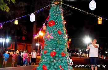 Adornos navideños de materiales reciclados embellecen a Isla Pucú - ABC Color