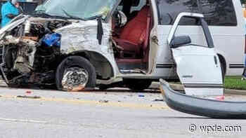 Car crashes in front of Dillon courthouse, police department - wpde.com