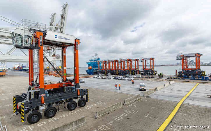 Tien nieuwe straddle carriers voor ECT Delta Rotterdam