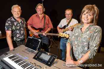 BLIJVEN PLAKKEN. Op feestjes, op boten, in de cinema: Midnight Group speelde overal