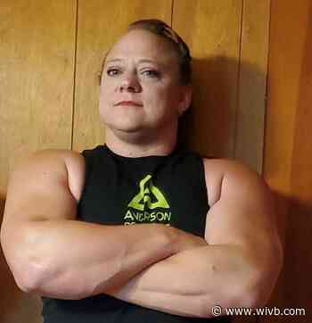 Niagara County woman breaks record for women's all-time heaviest bench press with 605 lbs. lift