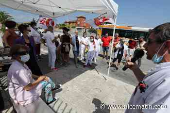 Des soignants se sont rassemblés devant l'Archet à Nice pour protester contre l'obligation vaccinale et l'instauration du pass sanitaire - Nice-Matin