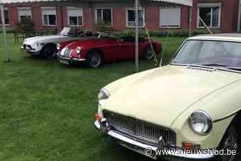 Oldtimers verzamelen bij WZC Immaculata