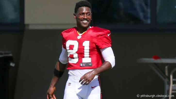 Report: Antonio Brown Kicked Out Of Tampa Bay Buccaneers Practice After Altercation With Titans Player