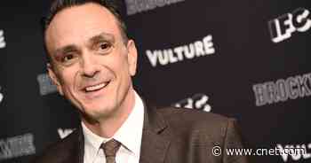Hank Azaria picked to play Tim Cook in upcoming Showtime series Super Pumped     - CNET