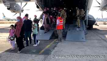 Flucht aus Afghanistan: Bisher 18.000 ausgeflogen