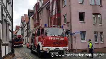 Auf geschlossenem Balkon gegrillt: Feuerwehreinsatz in der Bad Hersfelder Innenstadt - Hersfelder Zeitung