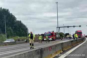 Ladingverlies net voor Kennedytunnel: weg vrijgegeven, maar het blijft aanschuiven op Antwerpse Ring en E17