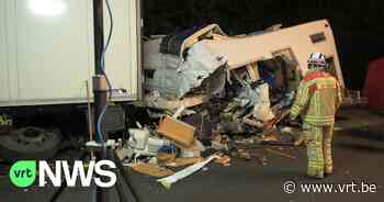 Dodelijk ongeval met mobilhome op E34 in Lille: bestuurder rijdt tegen stilstaande vrachtwagen - VRT NWS