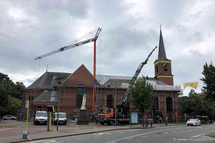 Sint-Antoniuskerk staat onder de stellingen
