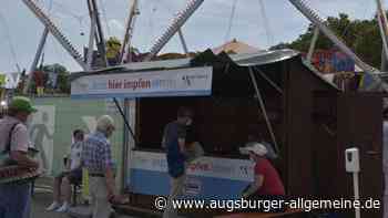 Erst eine Karussellfahrt, dann die Impfung gegen Corona