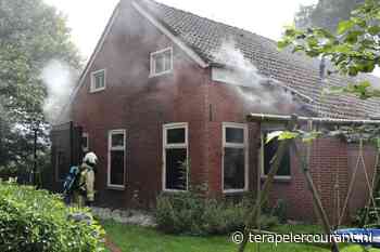 Boerderij die in brand stond aan de Noorderstraat in Drouwenerveen is uitgekamd door de politie. Er wordt uitgebreid onderzoek gedaan naar meerdere brandhaarden - Ter Apeler Courant