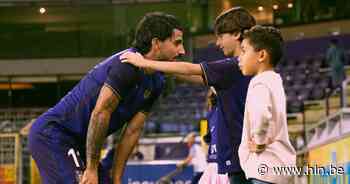 Lior Refaelov getroost door kinderen na pijnlijke penaltymisser - Het Laatste Nieuws