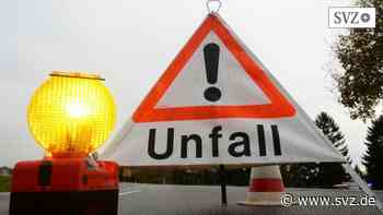 Polizeieinsatz in der Weststadt: Betrunkener rast mit gestohlenem Auto durch Parchim und baut Unfall | svz.de - svz – Schweriner Volkszeitung