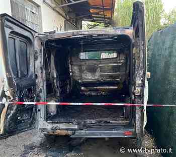 Dato alle fiamme nella notte il furgone di Stremao FOTO - tvprato.it