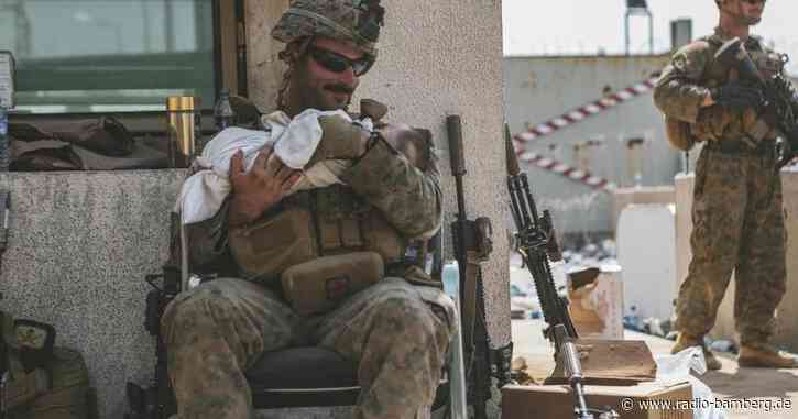 Dramatische Szenen in Kabul: Baby über Mauer gerettet