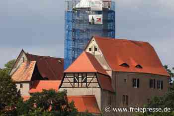 Eingerüsteter Bergfried der Burg Schönfels weckt Neugier - Freie Presse