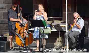 An evening of music and fun for Carleton Place seniors - Ottawa Valley News