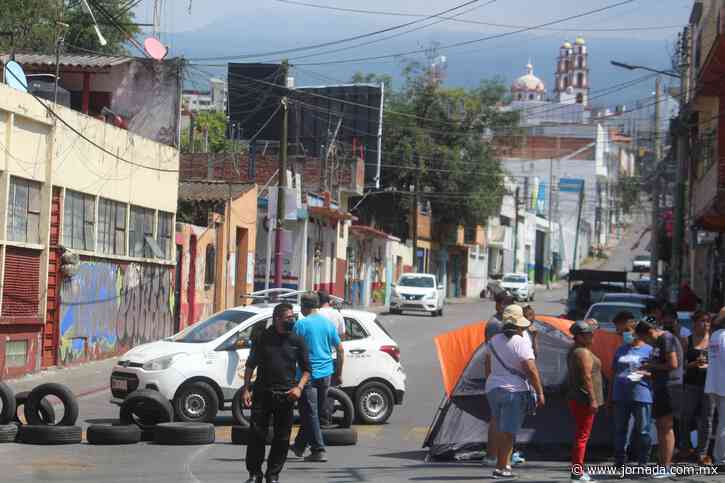 Mantienen bloqueos en Cuernavaca en protesta por falta de agua - La Jornada