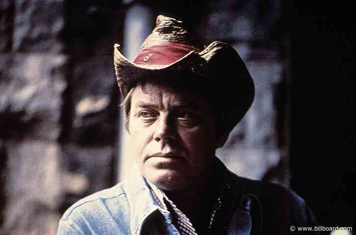 Keith Urban, Jason Isbell, Travis Tritt & Others Mourn Death of Country Music Legend Tom T. Hall