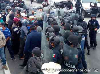 Desaloja Policía Estatal a campesinos que cerraron la carretera en Libres; uno de ellos resulta lesionado - Avances - La Jornada de Oriente