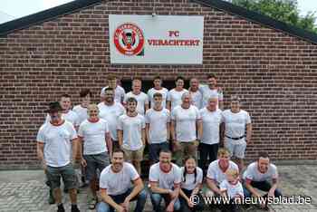 Jarige voetballers gaan fietsen op de rollen