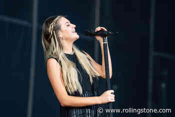 See Kelsea Ballerini Cover Taylor Swift’s ‘Teardrops On My Guitar’