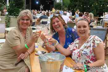 Habitués De Toverfluit halen hartje op in zomerbar Jones