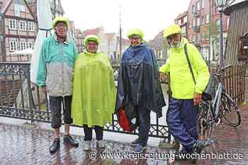 Mit Regencape und guter Laune: Touristen in Stade trotzen dem nordischen Schietwetter - Stade - Kreiszeitung Wochenblatt