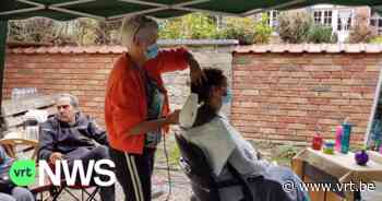 Kleuterjuf uit Kasterlee trekt nu ook met pop-up kapsalon naar slachtoffers van waterellende - VRT NWS