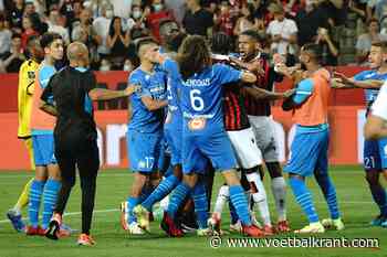 📷 Bagarre générale in Nice-Marseille: hallucinante beelden van fans die spelers achterna zitten