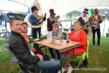 Lambikfeesten lokken volk naar wijkschooltje (Stekene) - Het Nieuwsblad