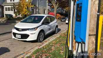Toronto needs to speed up its electric vehicle infrastructure to meet targets, critics say - CBC.ca
