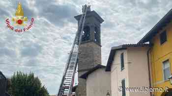 Lallio, campanile danneggiato dal maltempo: riparato dai vigili del fuoco - IL GIORNO
