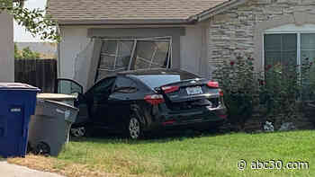 Driver slams into west central Fresno house